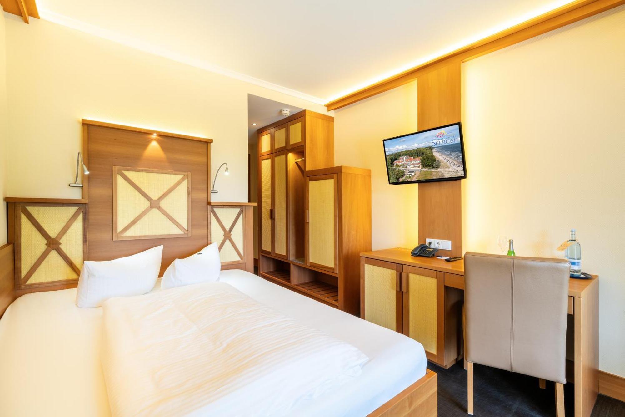 Strandhotel Seerose Kolpinsee Bagian luar foto