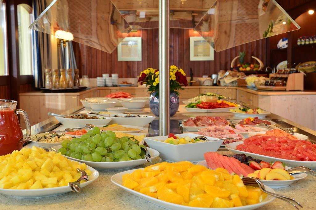 Strandhotel Seerose Kolpinsee Bagian luar foto